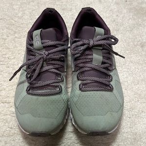 On Cloud Running/Casual Shoes